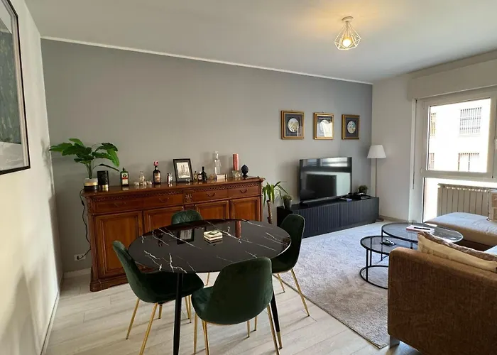 Daire Manzoni House - Large